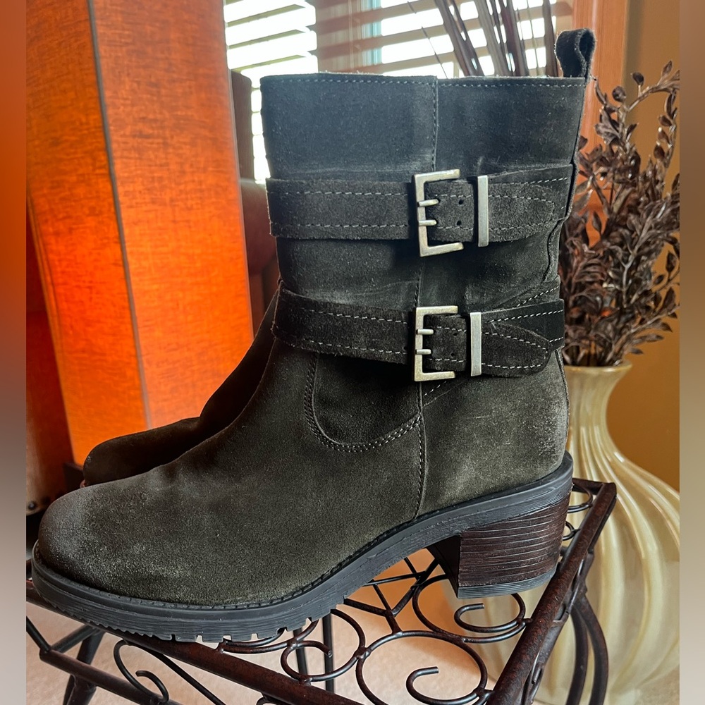 Elegant Double-Buckle dark green Suede Heeled Boots in Vintage Foundry